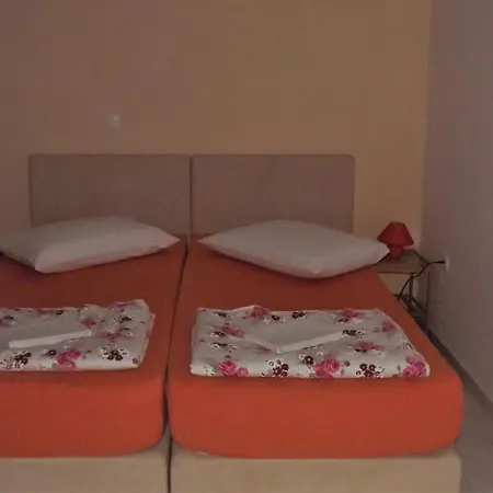 Apartman 10 *